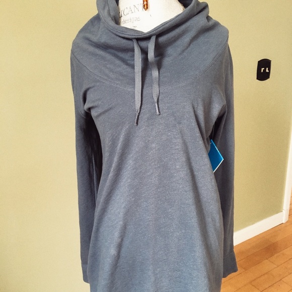 Columbia Tops - Columbia Med Sweatshirt NWT